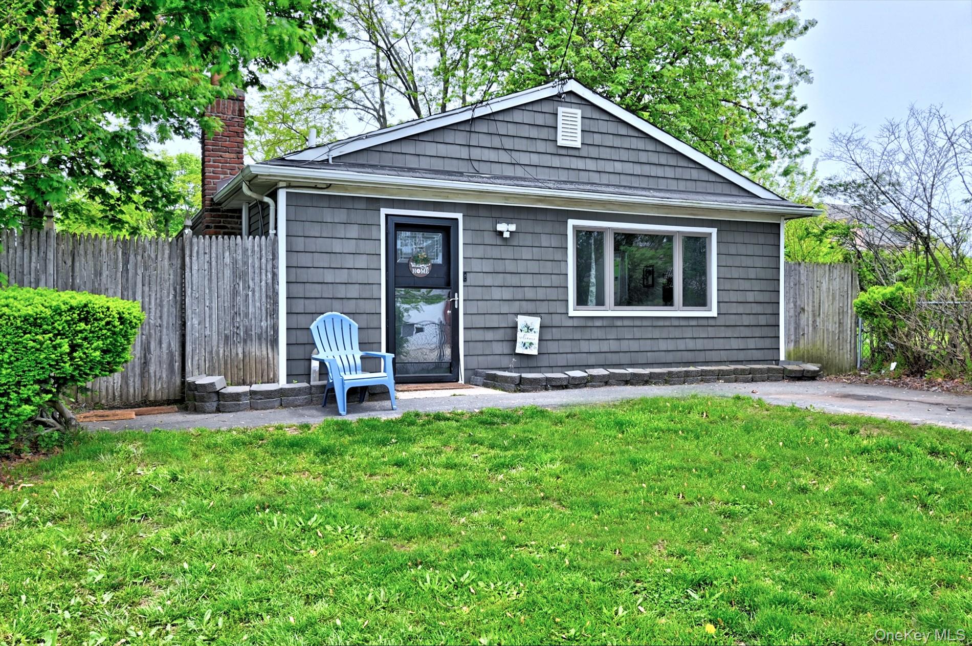 #1 photo, 80 Saint Anns Avenue, 東長島 Copiague , NY 11726