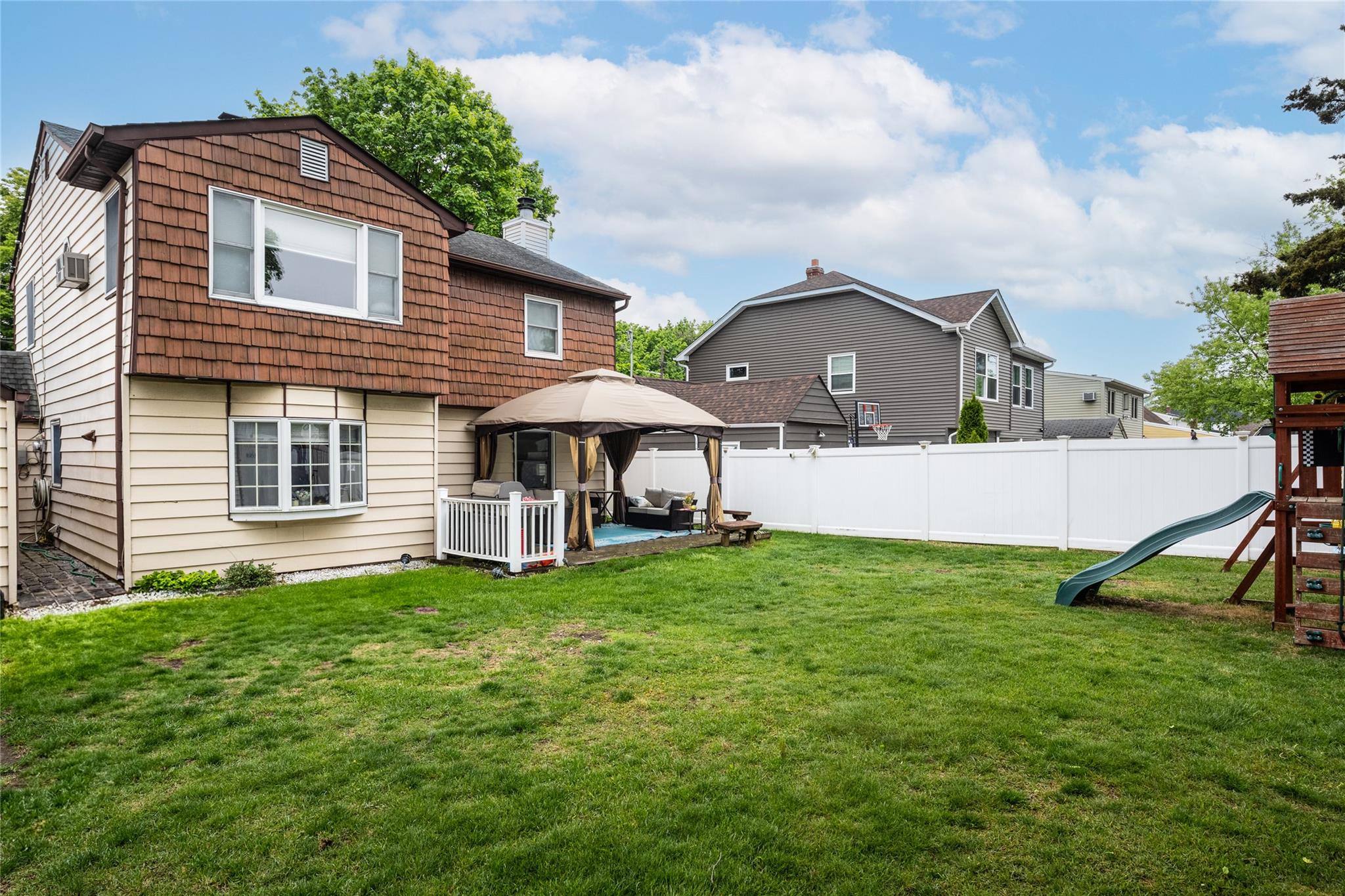 #16 photo, 296 Jerome Avenue, Carle Place , NY 11514