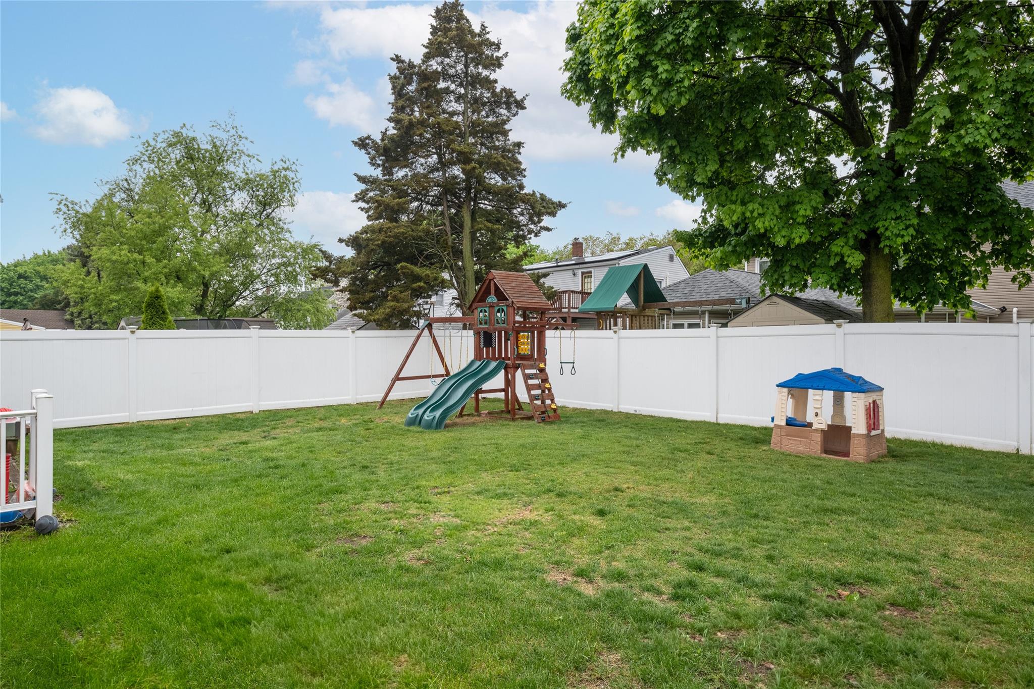 #17 photo, 296 Jerome Avenue, Carle Place , NY 11514