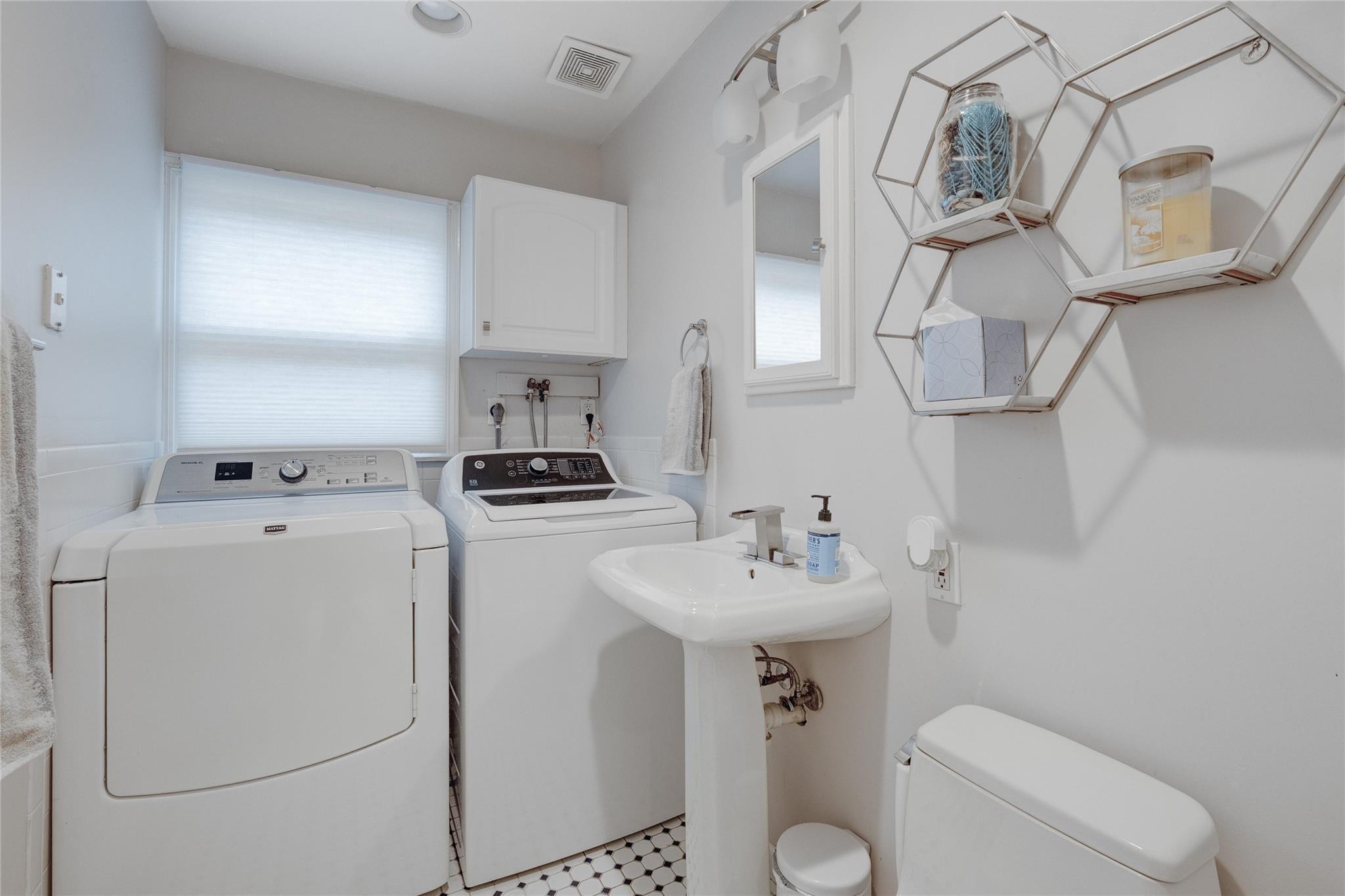 #9 photo, 296 Jerome Avenue, Carle Place , NY 11514