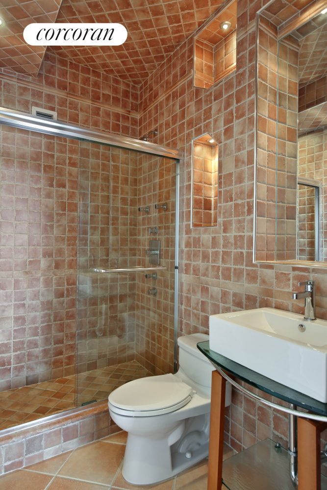 #8 photo, 236 E 47TH Street, マンハッタン Turtle Bay , NY 10017