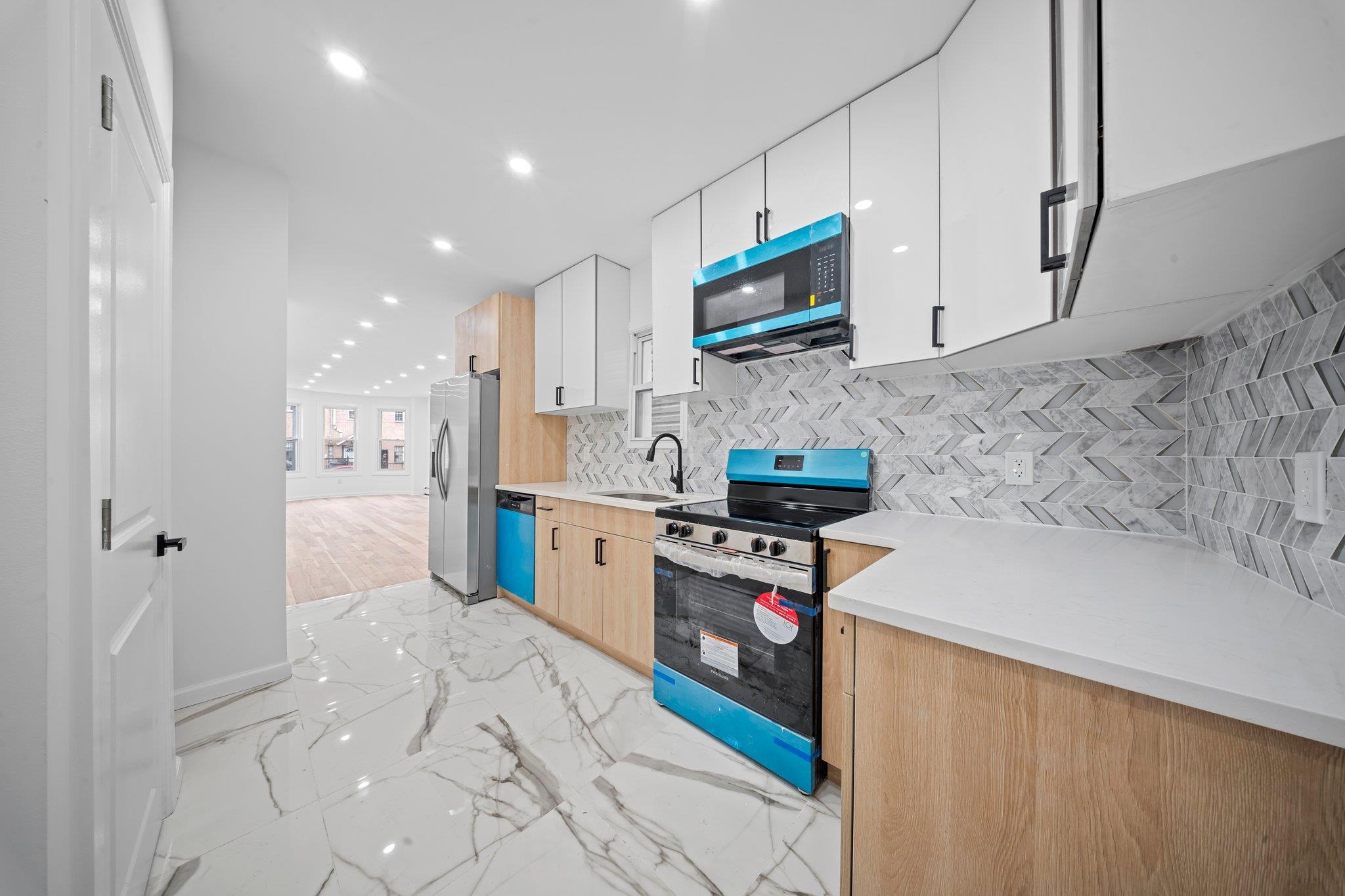 #2 photo, 3763 Barnes Avenue, Bronx , NY 10467