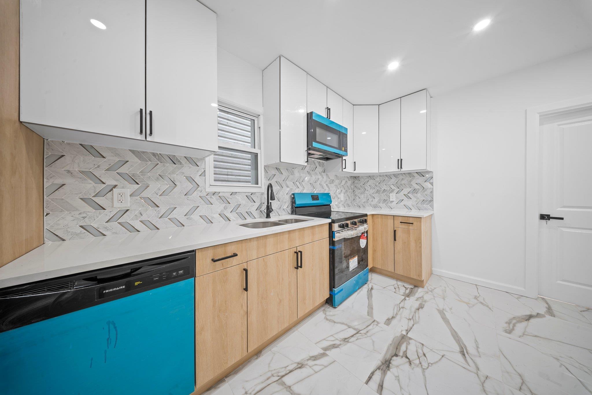 #4 photo, 3763 Barnes Avenue, Bronx , NY 10467