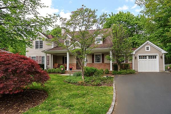 #1 photo, 57 Wagon Road, East Hills , NY 11577