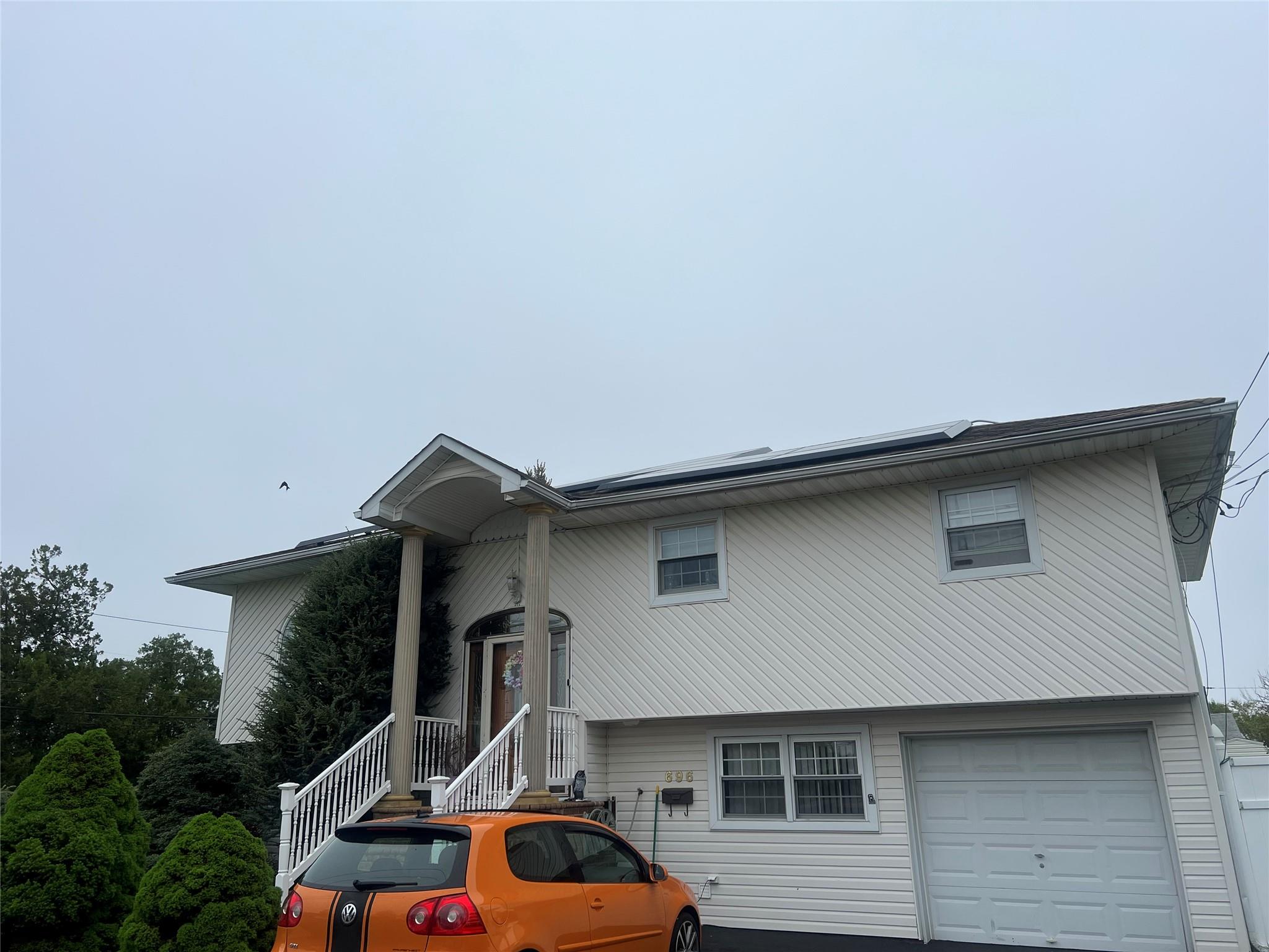 #1 photo, 696 N Indiana Avenue, Lindenhurst , NY 11757