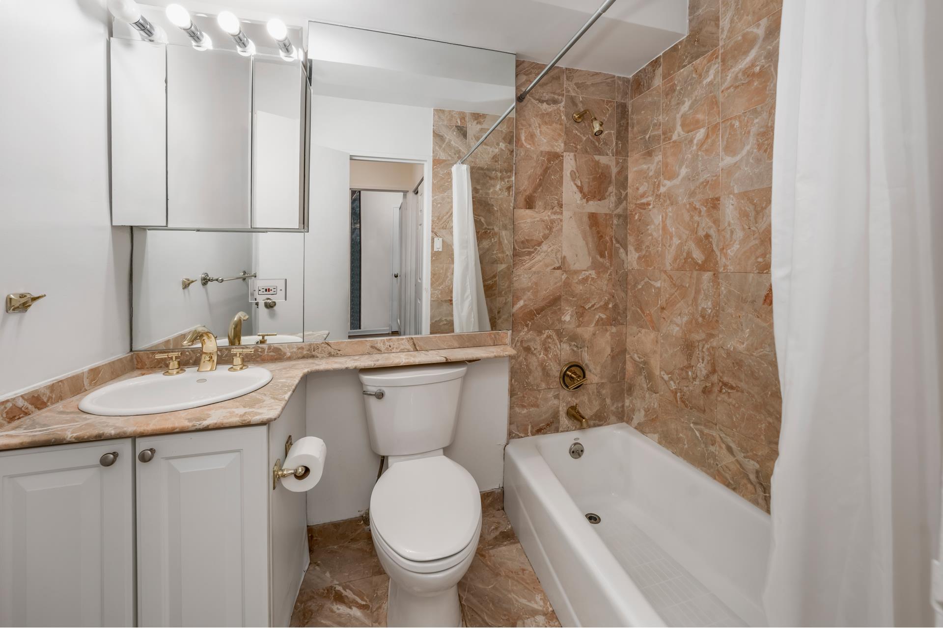 #7 photo, 166 E 63RD Street, マンハッタン Lenox Hill , NY 10021