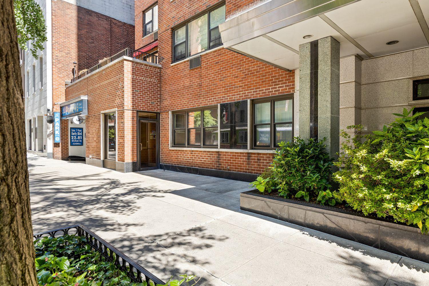 #10 photo, 251 E 51ST Street, マンハッタン Turtle Bay , NY 10022