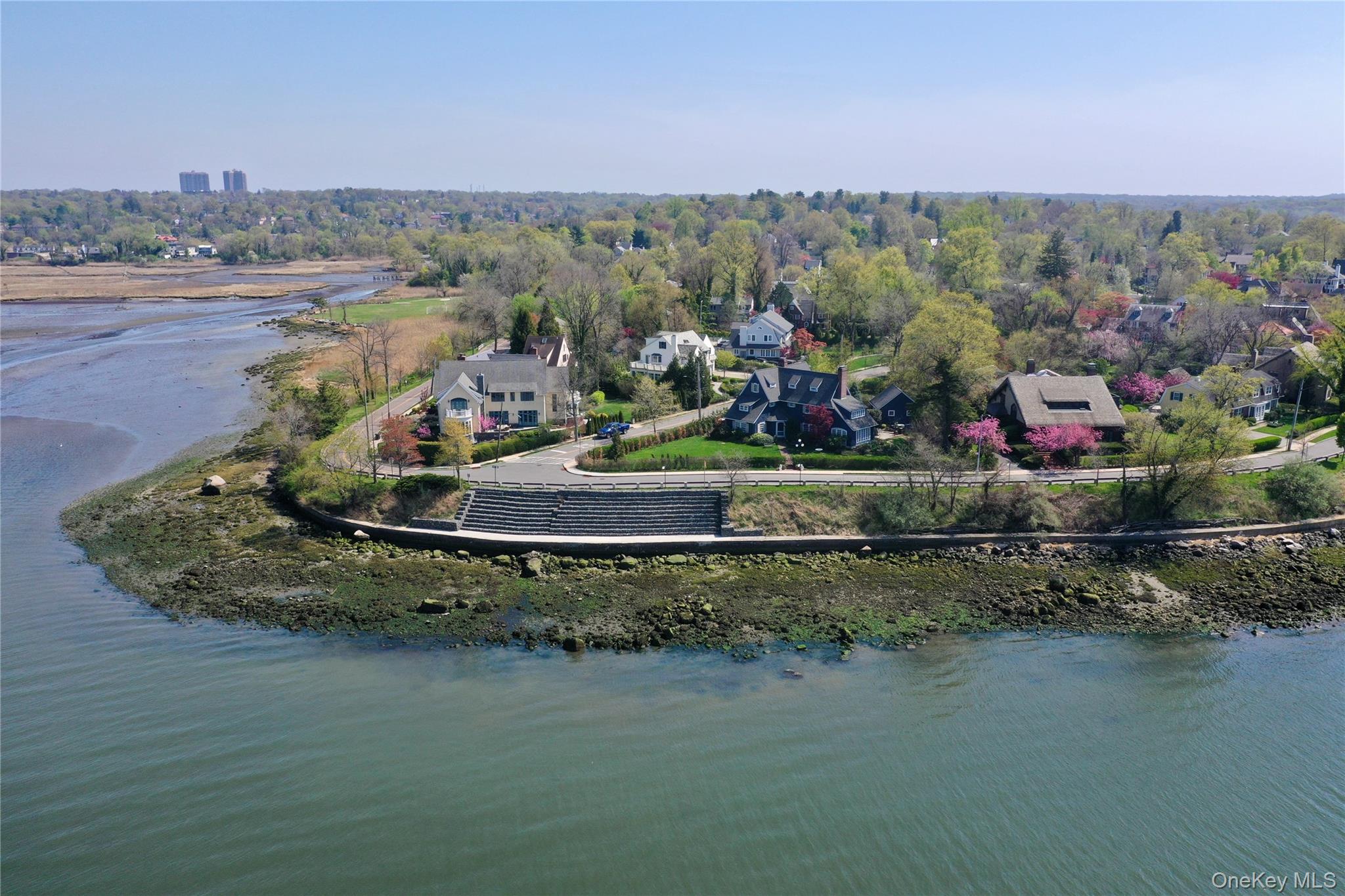 #10 photo, 1120 Shore Road, クイーンズ区 Douglaston , NY 11363