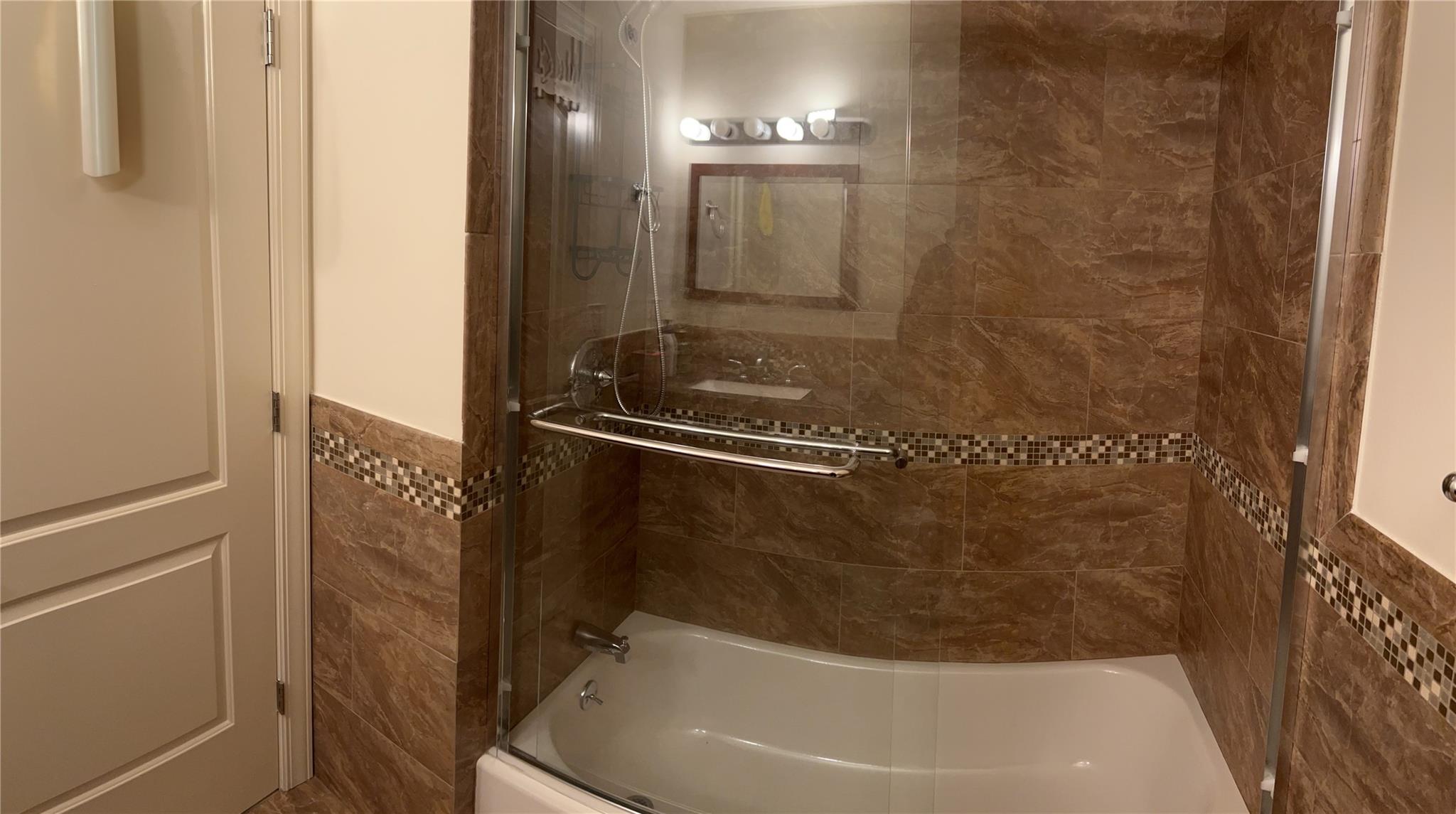 #13 photo, 723 Carman Avenue, ناسو Westbury , NY 11590