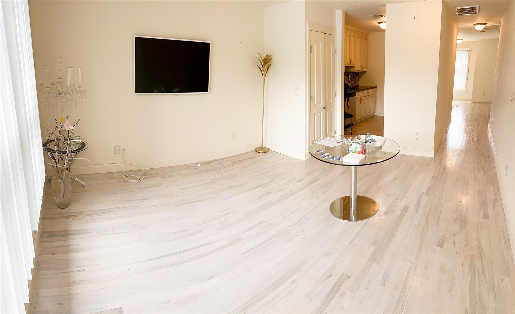 #14 photo, 723 Carman Avenue, ناسو Westbury , NY 11590