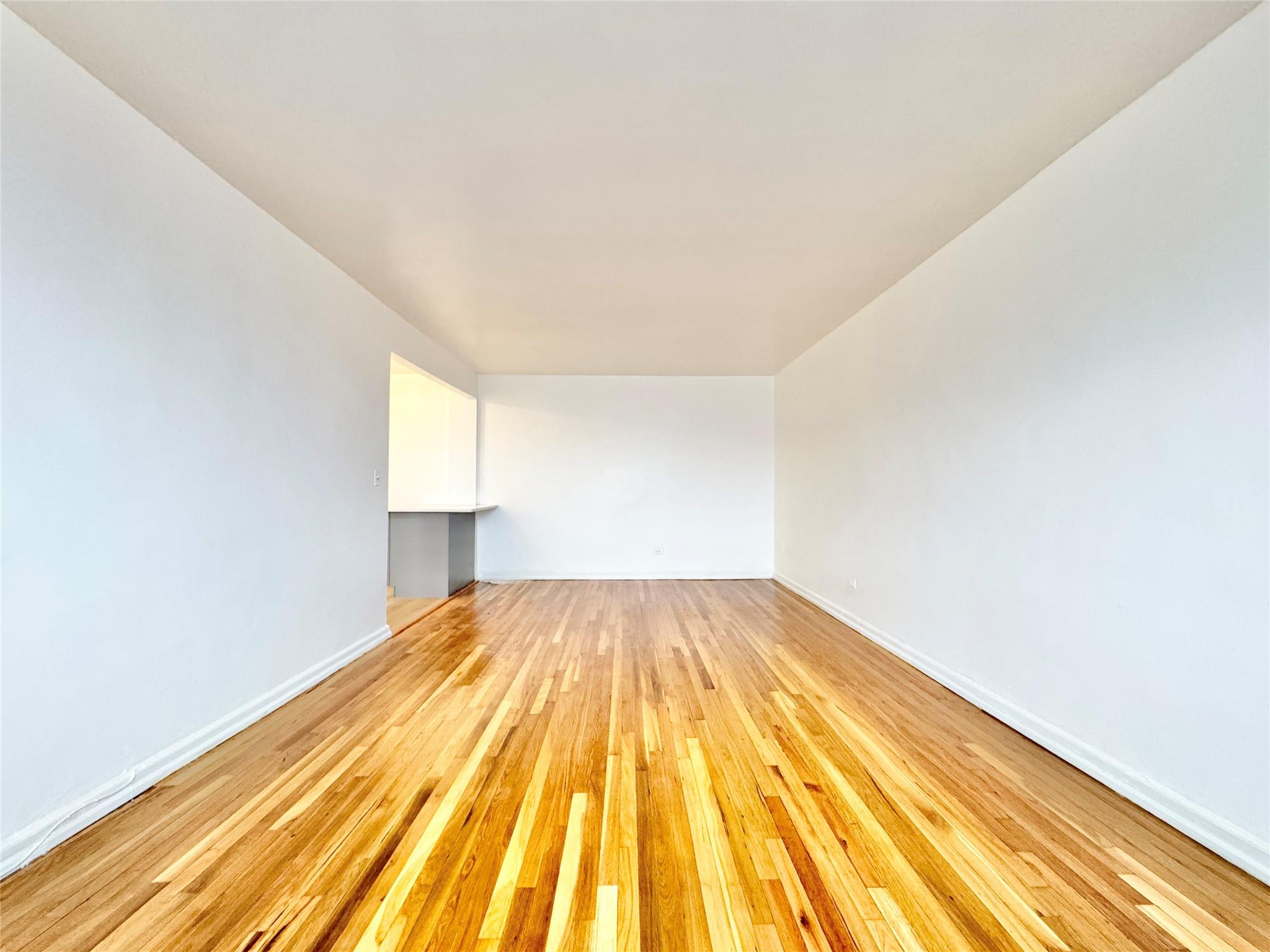 #2 photo, 84-19 51st Avenue, クイーンズ区 Elmhurst , NY 11373