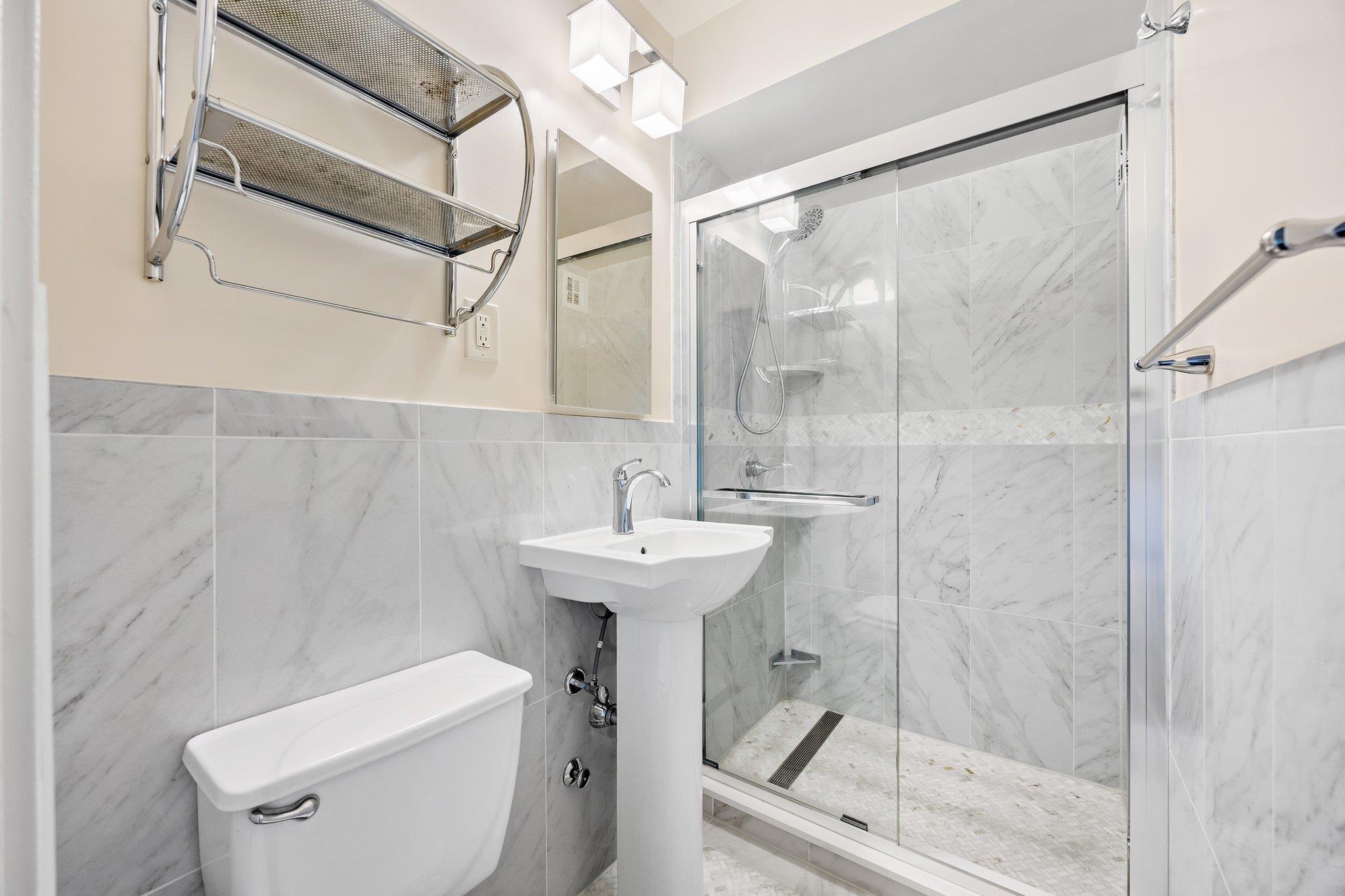 #13 photo, 1020 Grand Concourse, 布朗士 Bronx , NY 10451