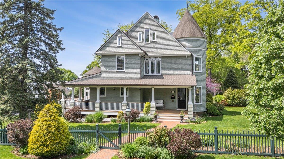 #1 photo, 104 Beach Avenue, Larchmont , NY 10538