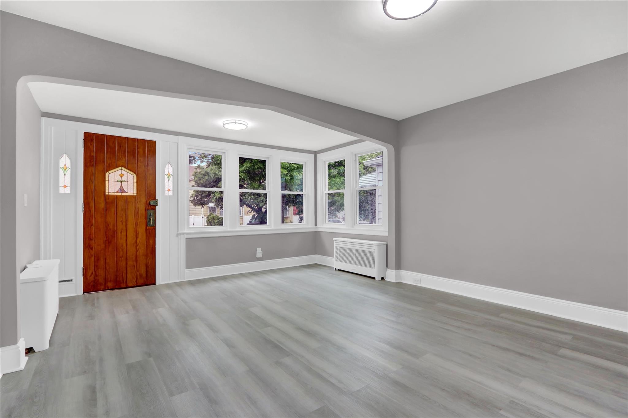 #4 photo, 62-22 80th Road, クイーンズ区 Glendale , NY 11385