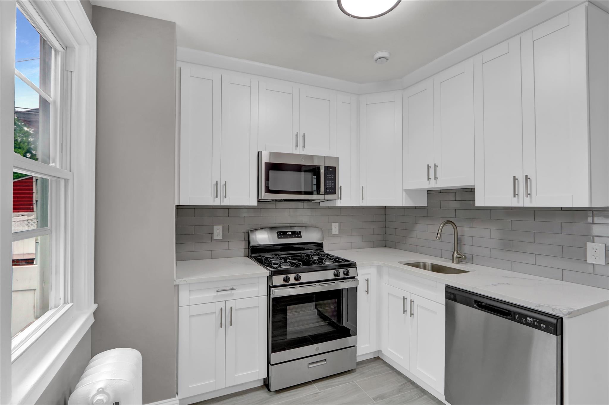 #9 photo, 62-22 80th Road, クイーンズ区 Glendale , NY 11385