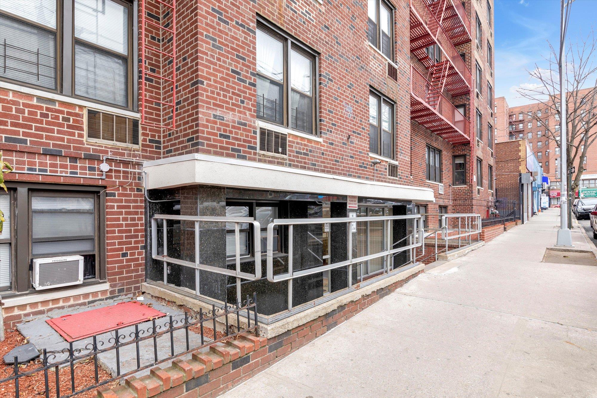 #10 photo, 87-70 173rd Street, クイーンズ区 Jamaica , NY 11432