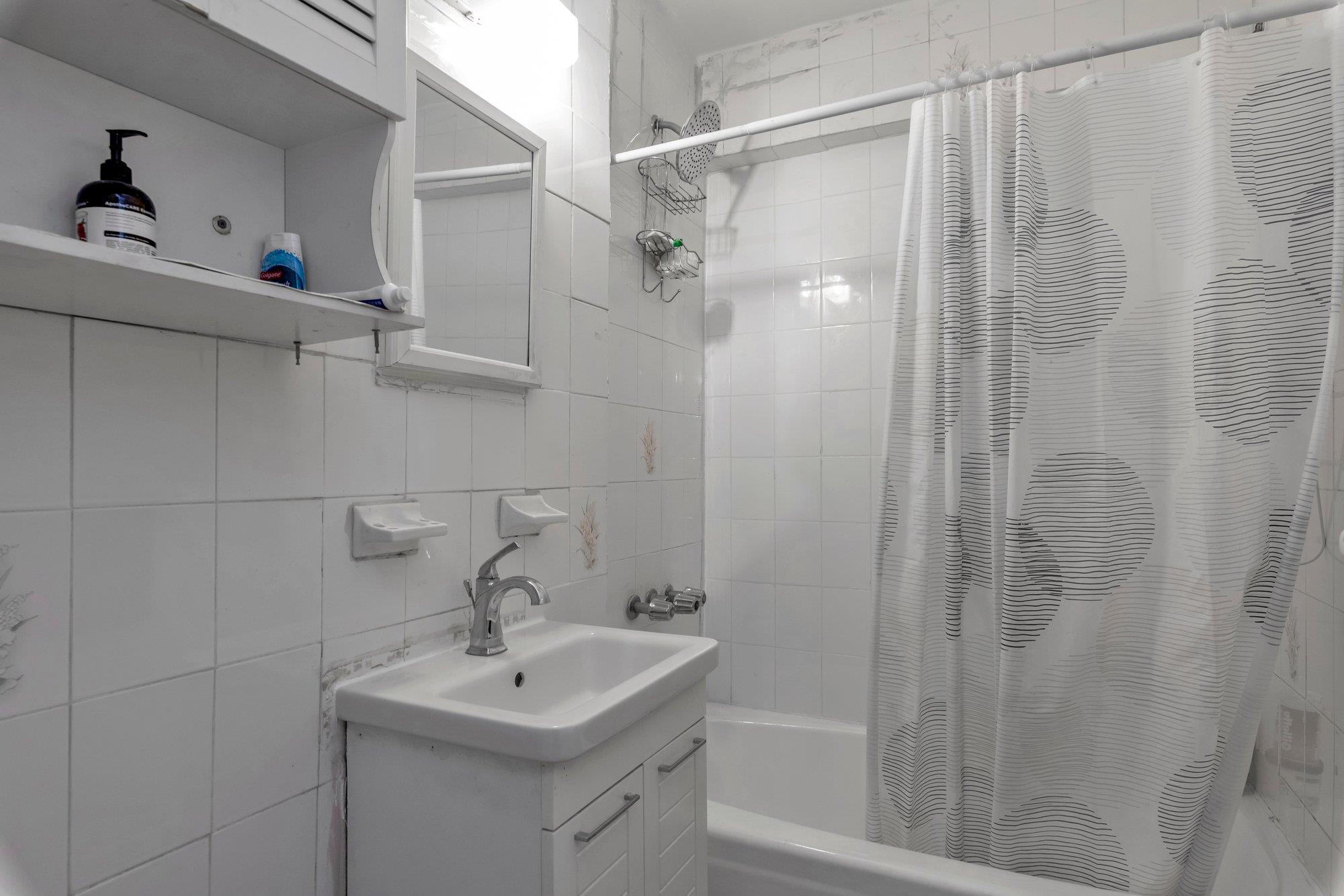 #8 photo, 87-70 173rd Street, クイーンズ区 Jamaica , NY 11432