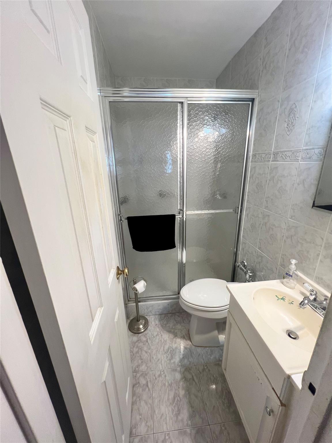 #18 photo, 86-10 151 Avenue, Howard Beach , NY 11414