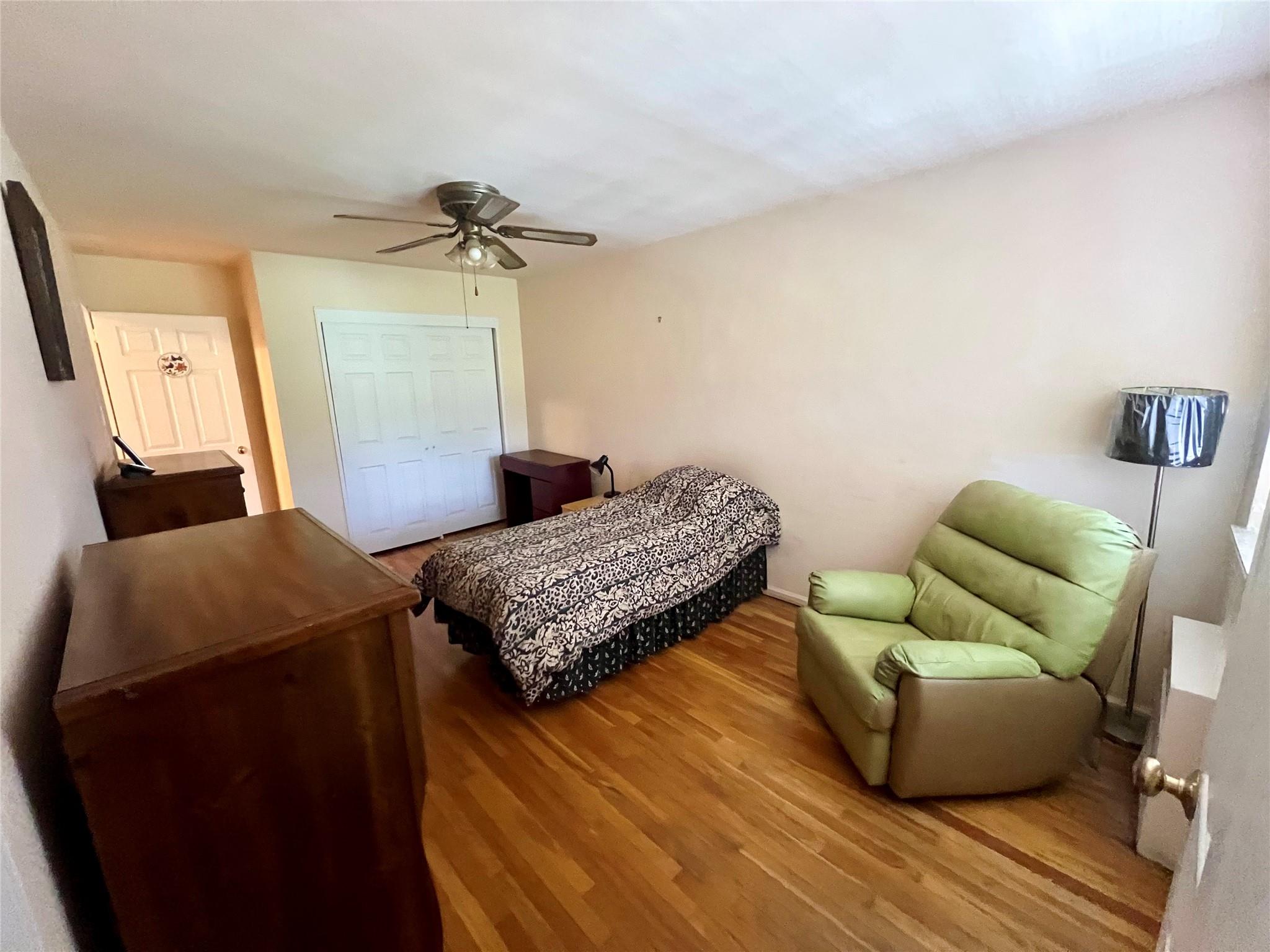 #8 photo, 86-10 151 Avenue, Howard Beach , NY 11414