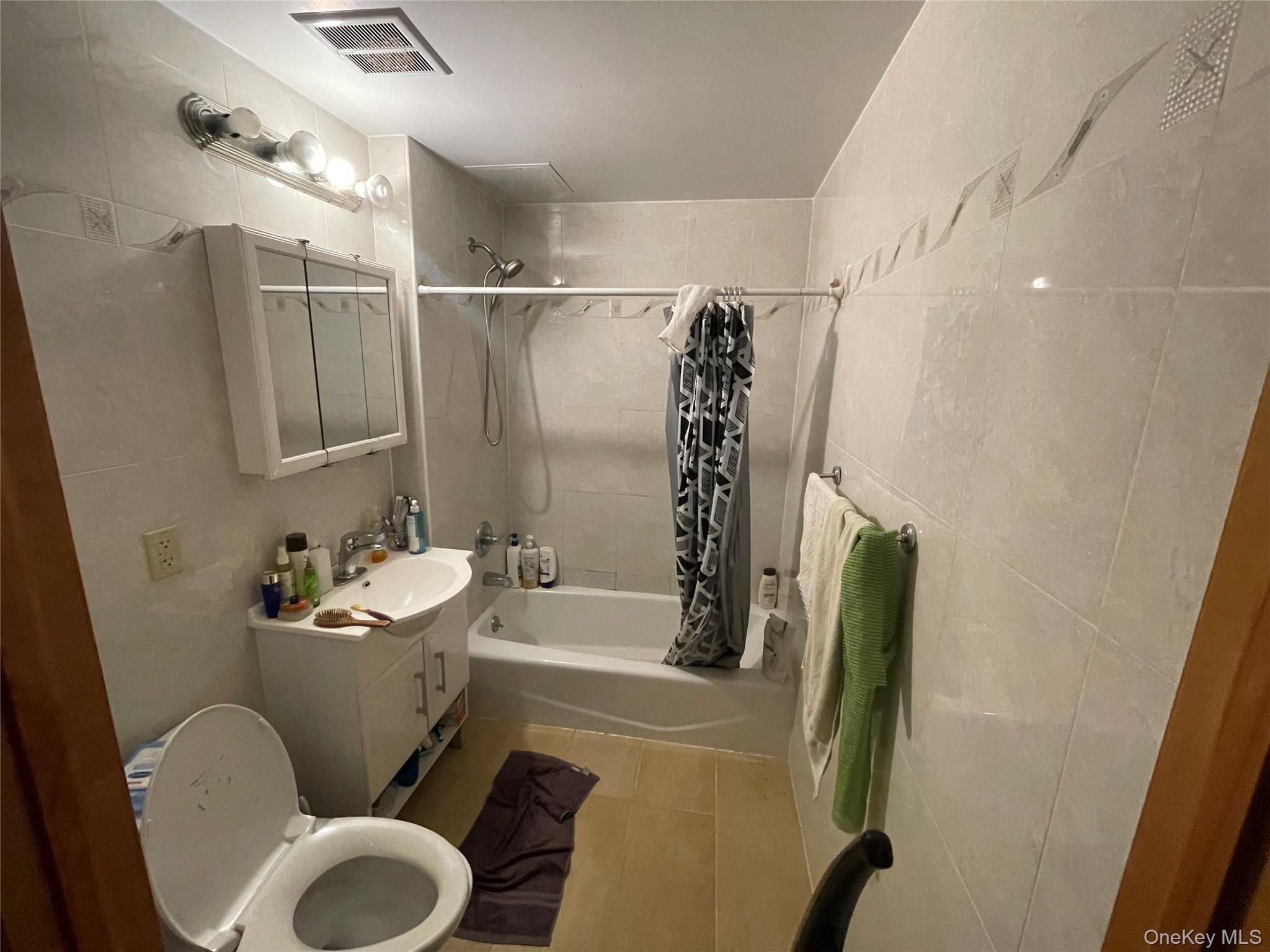 #3 photo, 63-14 queens Boulevard, クイーンズ区 Woodside , NY 11377