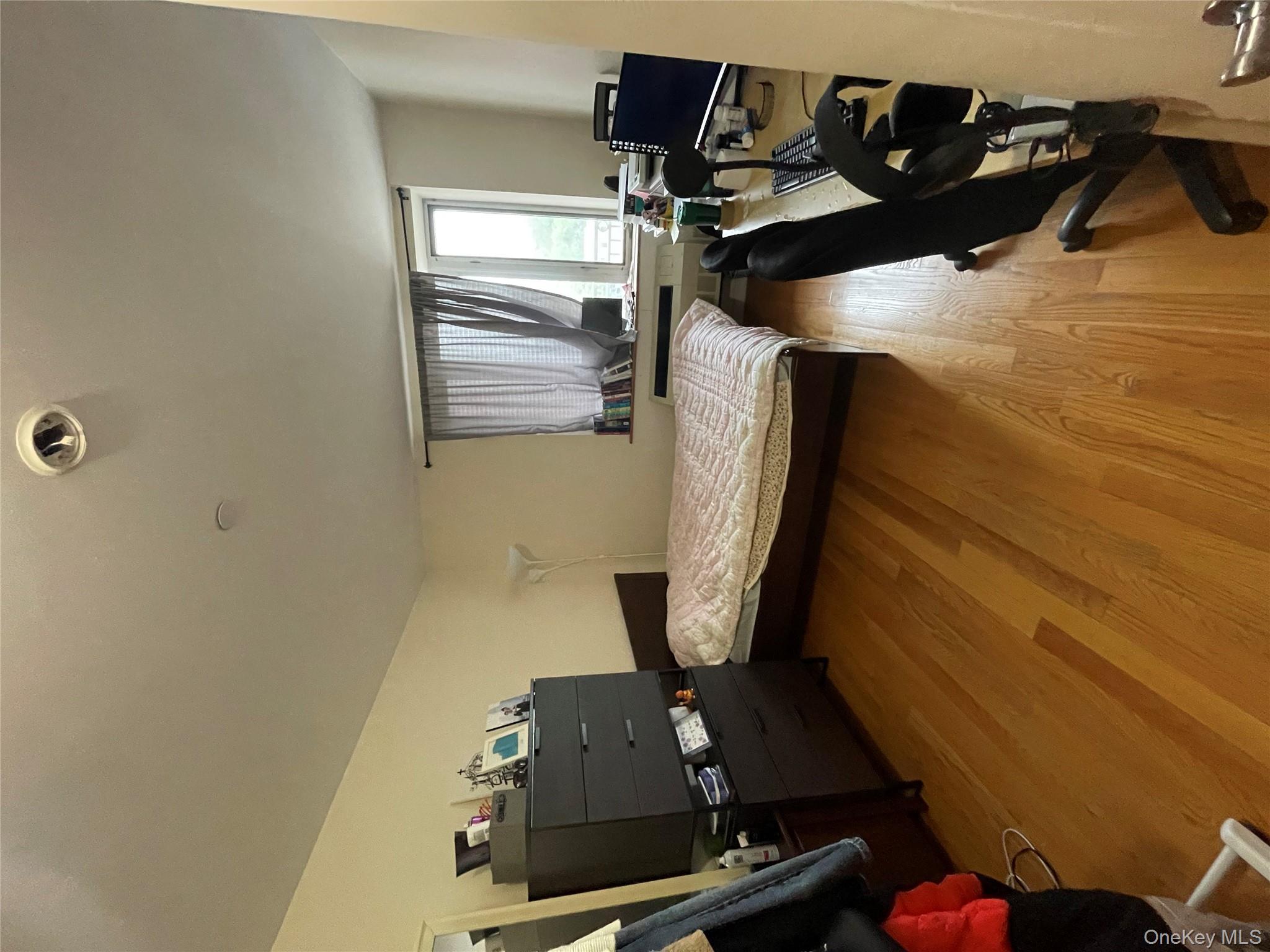 #4 photo, 63-14 queens Boulevard, クイーンズ区 Woodside , NY 11377