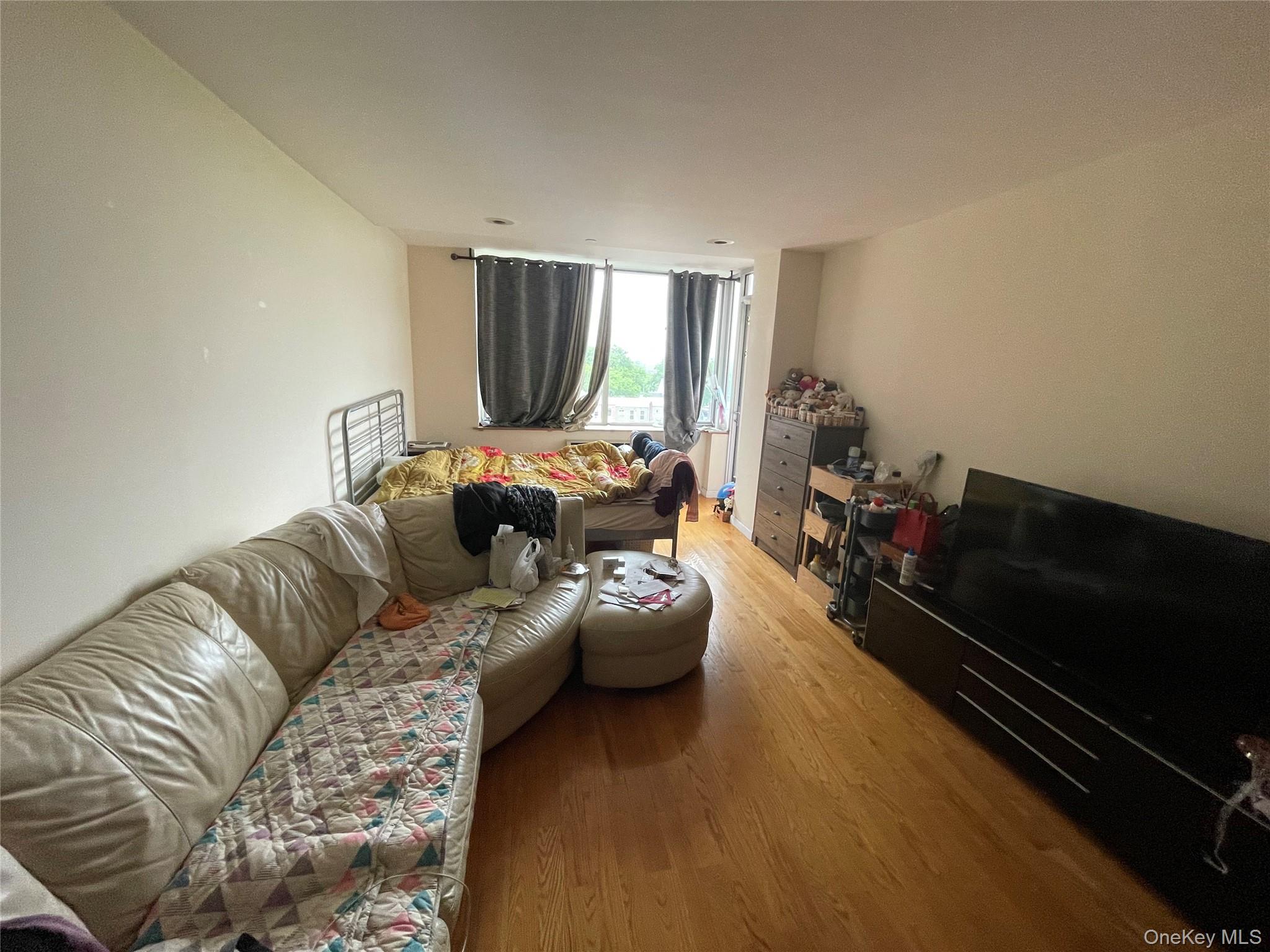 #6 photo, 63-14 queens Boulevard, クイーンズ区 Woodside , NY 11377