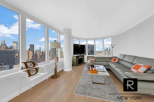 #2 photo, 330 E 38th Street, マンハッタン Murray Hill , NY 10016