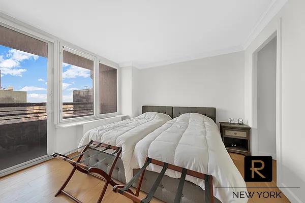 #6 photo, 330 E 38th Street, マンハッタン Murray Hill , NY 10016