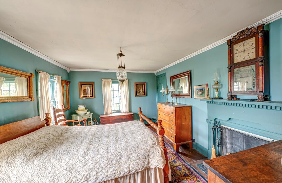 #17 photo, 110 E Broadway, سوفولك Port Jefferson , NY 11777