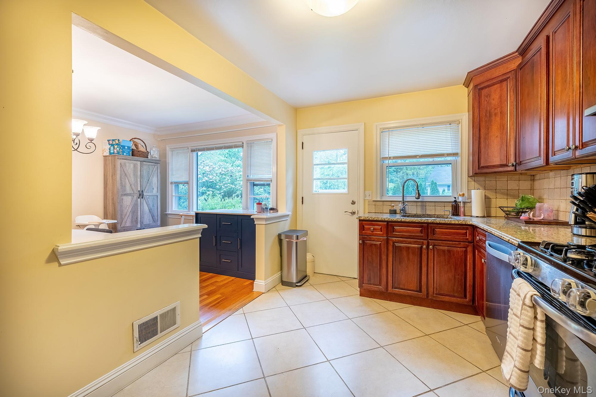 #8 photo, 11 Latonia Road, Rye Brook , NY 10573