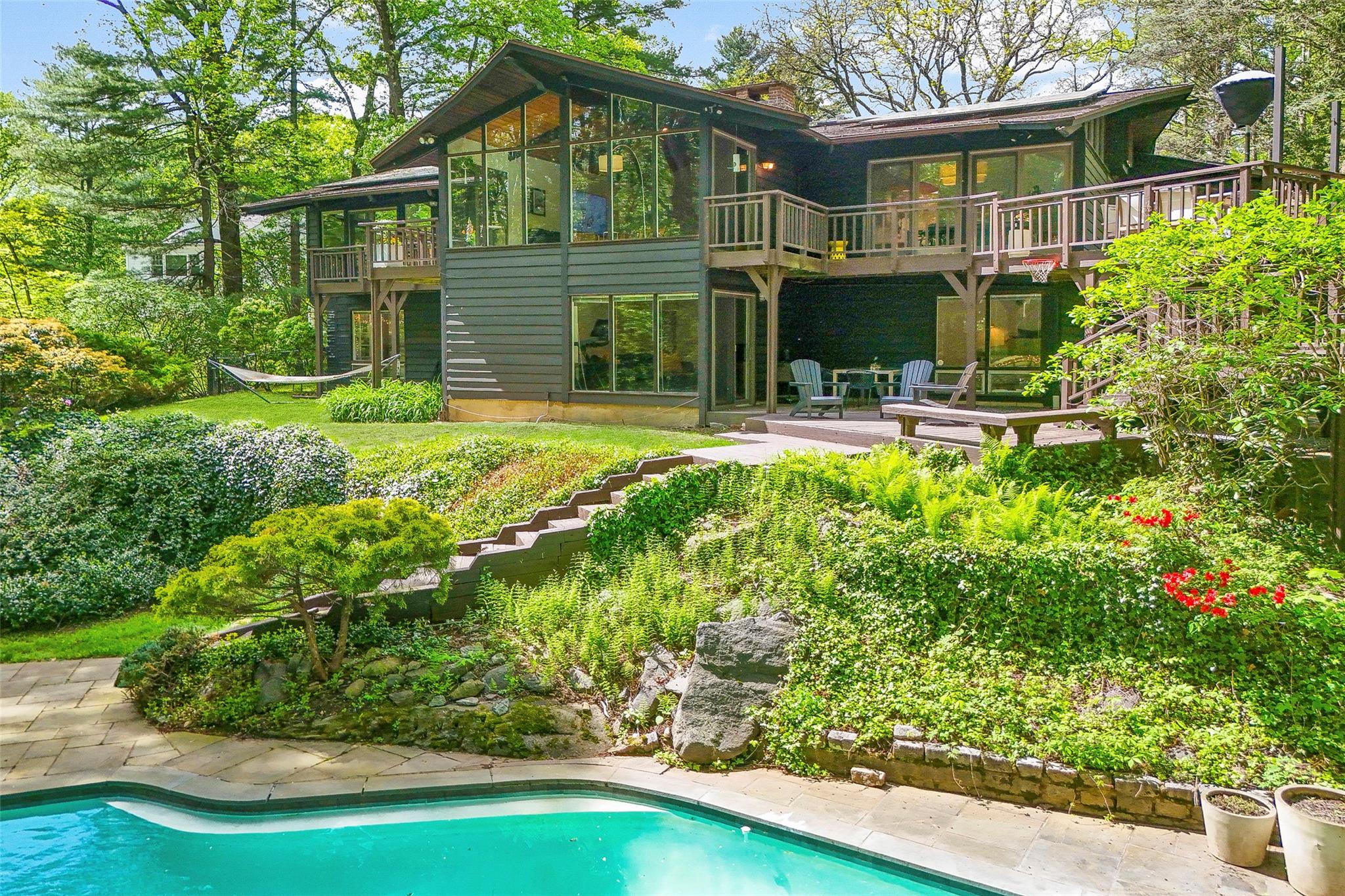 #1 photo, 9 Hidden Green Lane, Larchmont , NY 10538