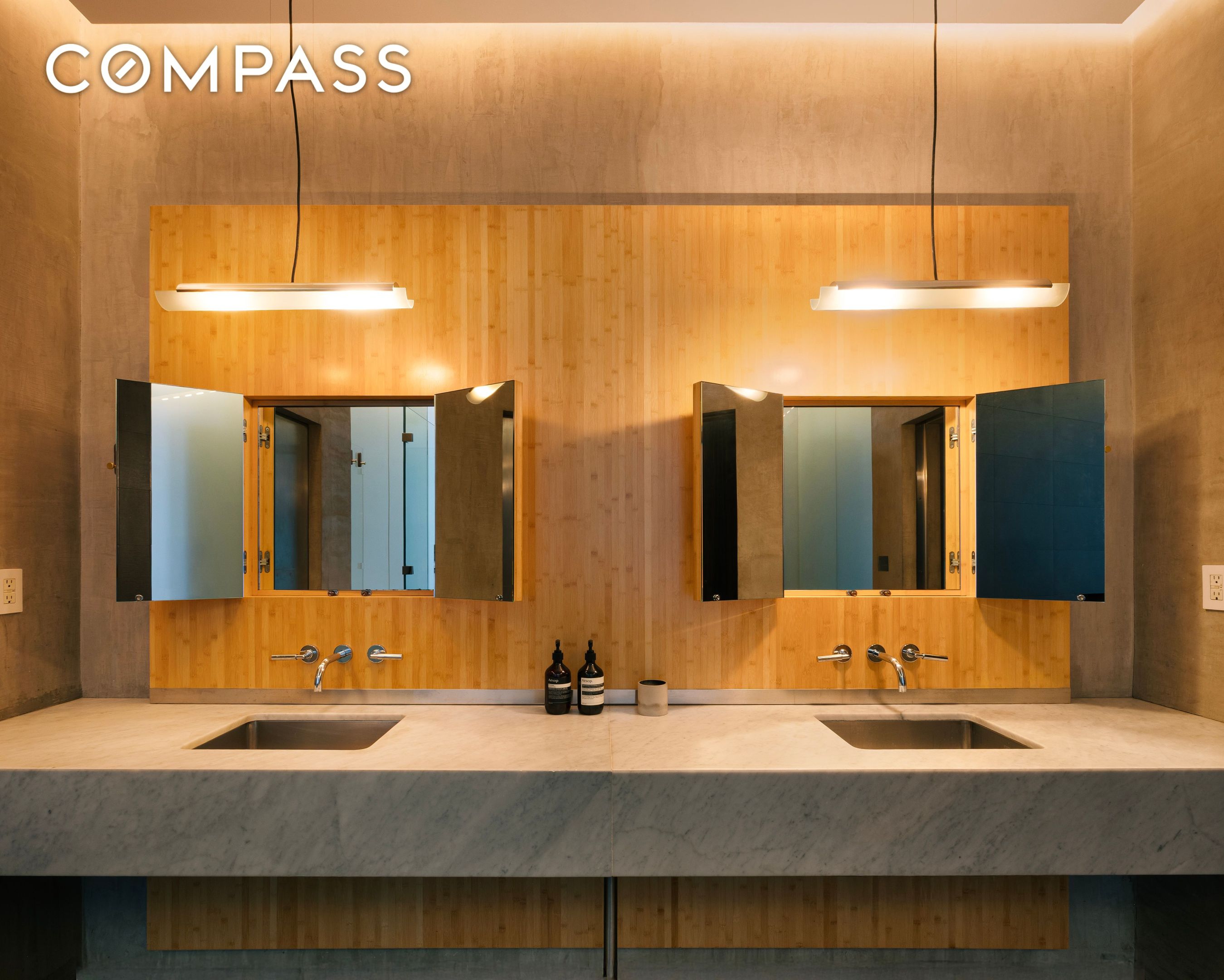 #7 photo, 259 Bowery, マンハッタン Lower East Side , NY 10002