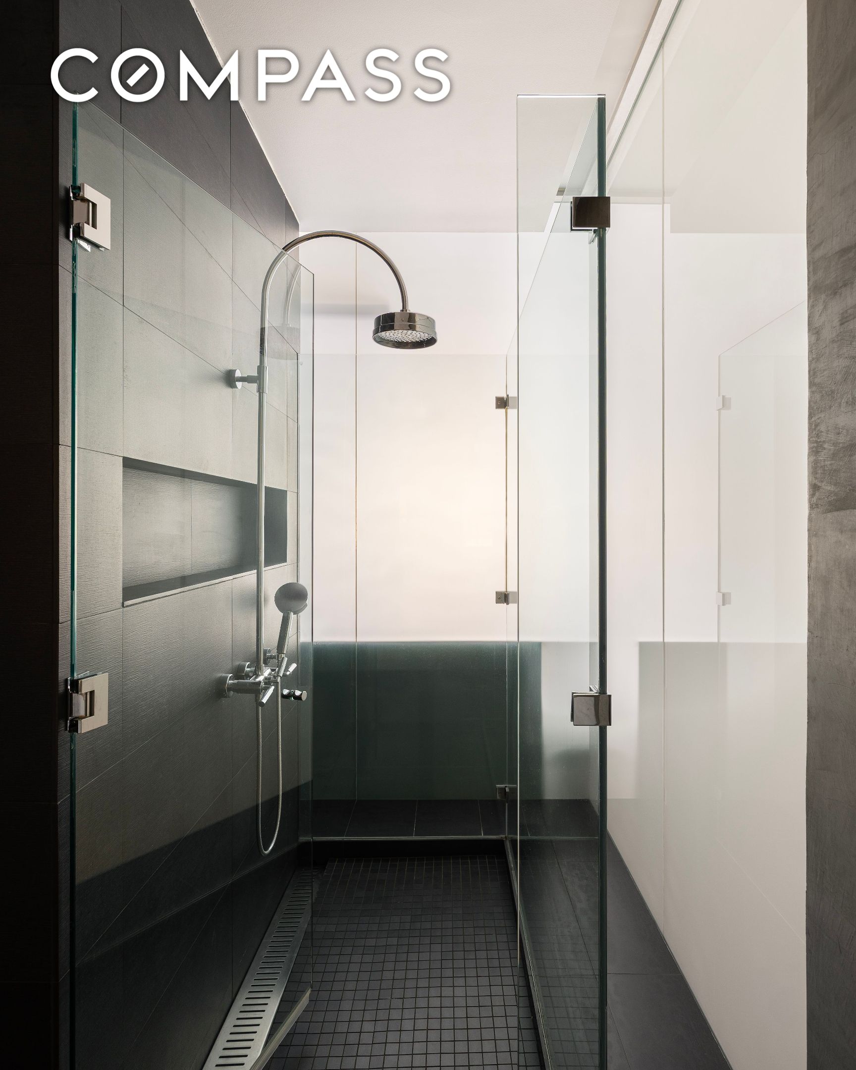 #8 photo, 259 Bowery, マンハッタン Lower East Side , NY 10002