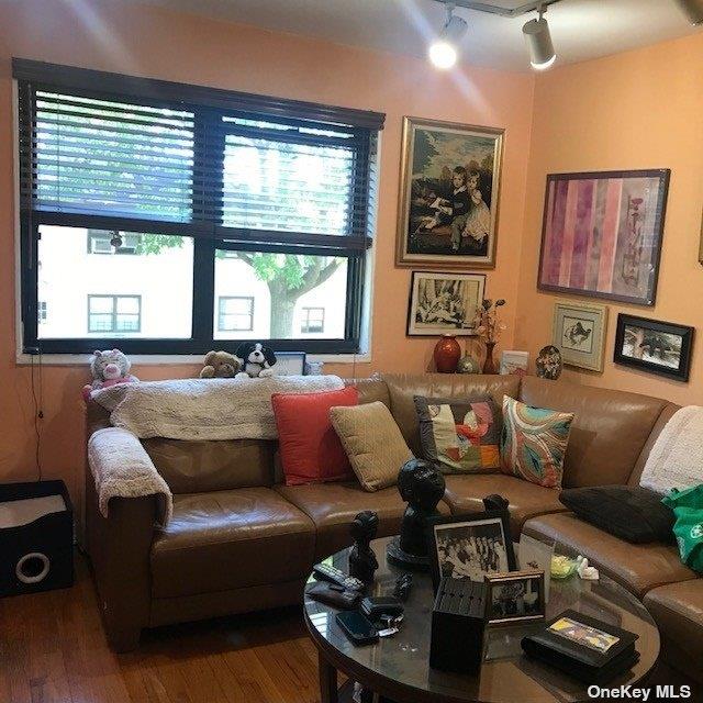 #6 photo, 68-58 136 Street, Flushing , NY 11367