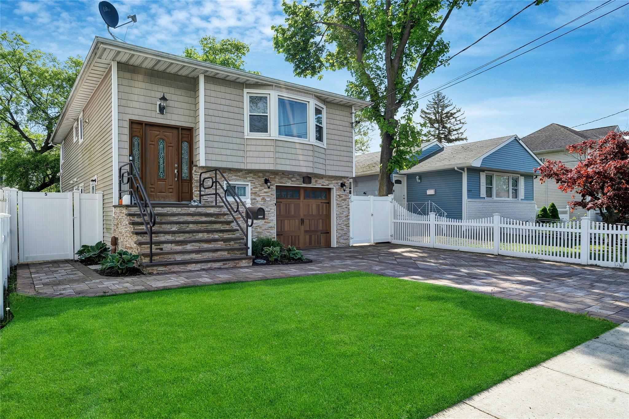 #1 photo, 2375 Bayview Avenue, 長島 Wantagh , NY 11793