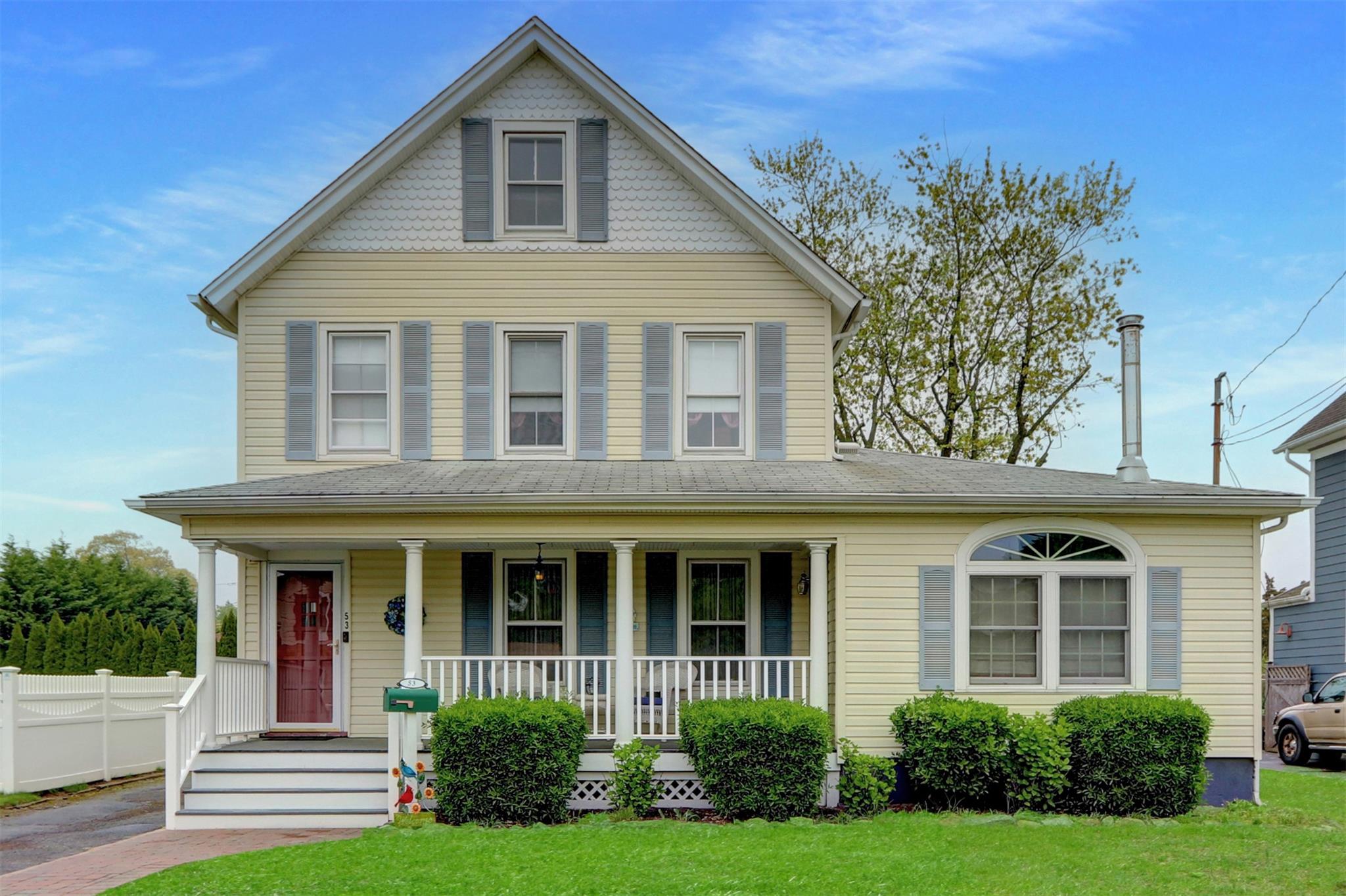 #1 photo, 53 Church Avenue, سوفولك Islip , NY 11751