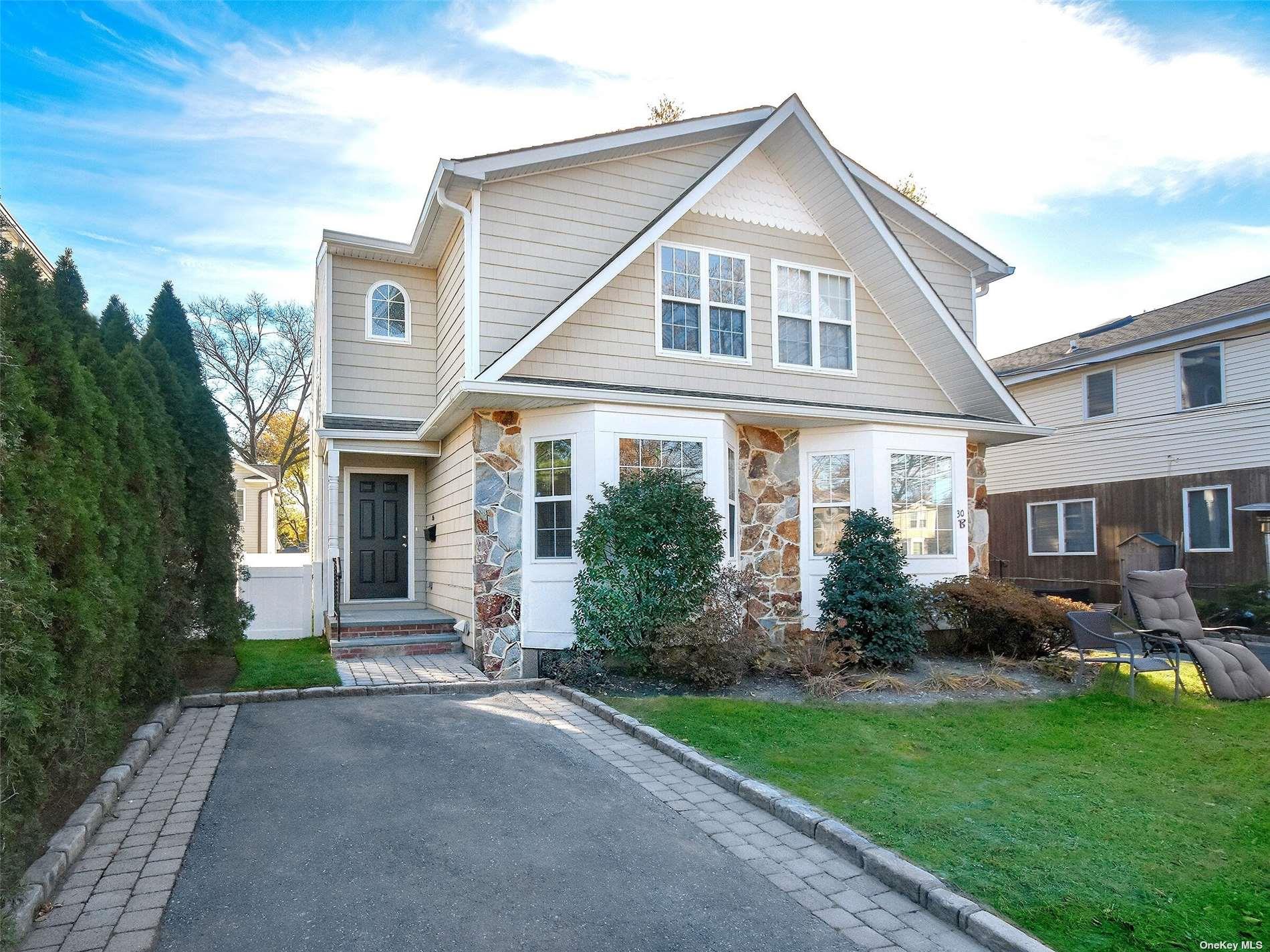 #1 photo, 30A Nesaquake Avenue, Port Washington , NY 11050