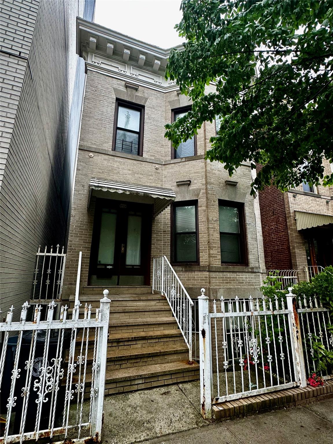 #1 photo, 1950 Benedict Ave Avenue, Bronx , NY 10462