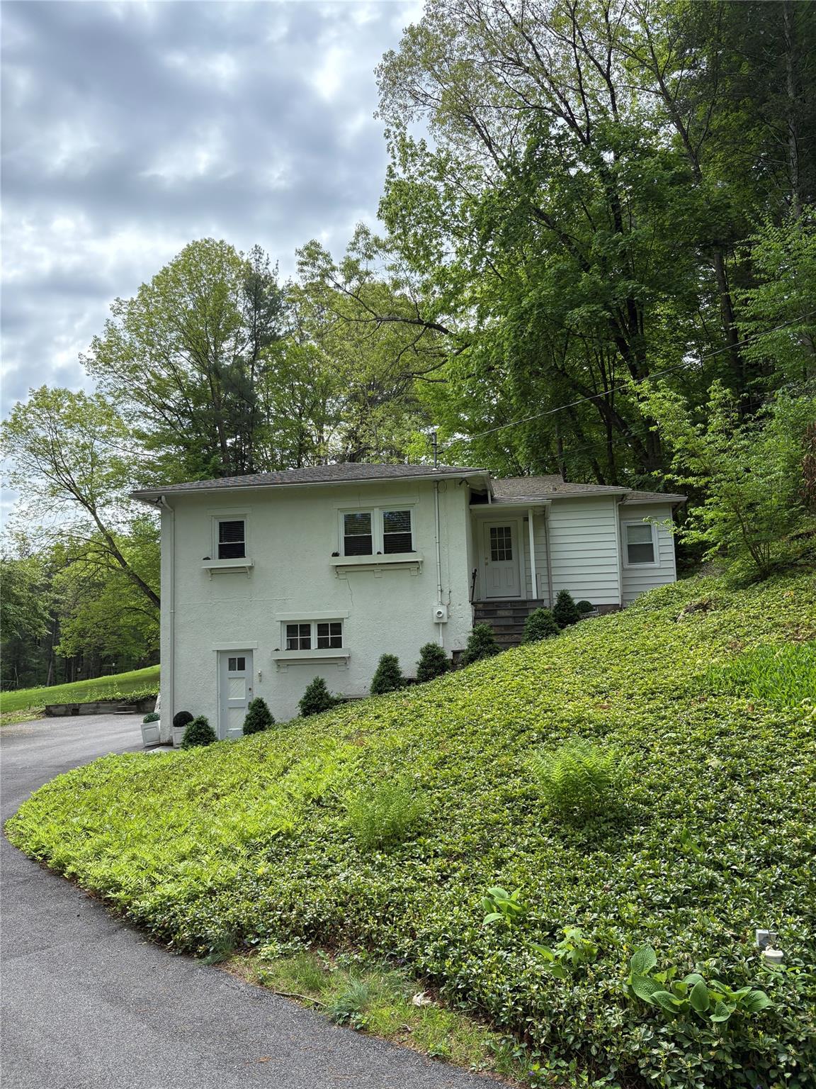 #1 photo, 326 Cantitoe Street, Bedford Hills , NY 10507