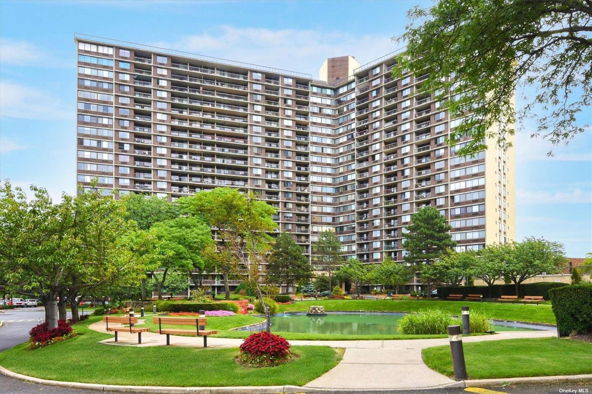#1 photo, 2 Bay Club Drive, كوينز Bayside , NY 11360