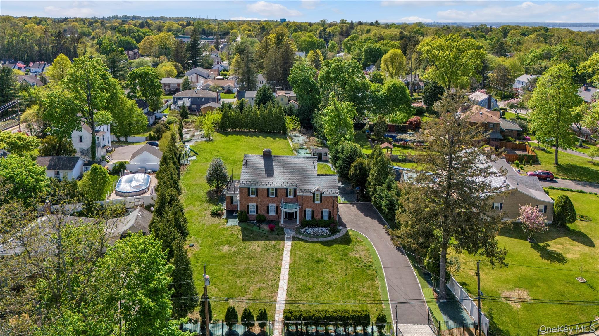 #4 photo, 13 Arbor Place, ナッソー郡 Glen Cove , NY 11542