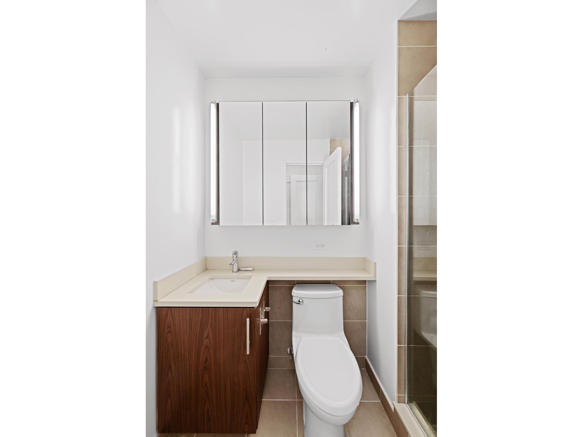 #10 photo, 330 E 38TH Street, マンハッタン Murray Hill , NY 10016