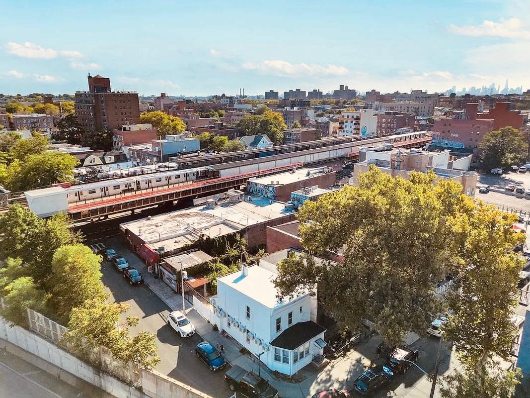 #6 photo, 69-22 38 Avenue, কুইন্‌স Woodside , NY 11377