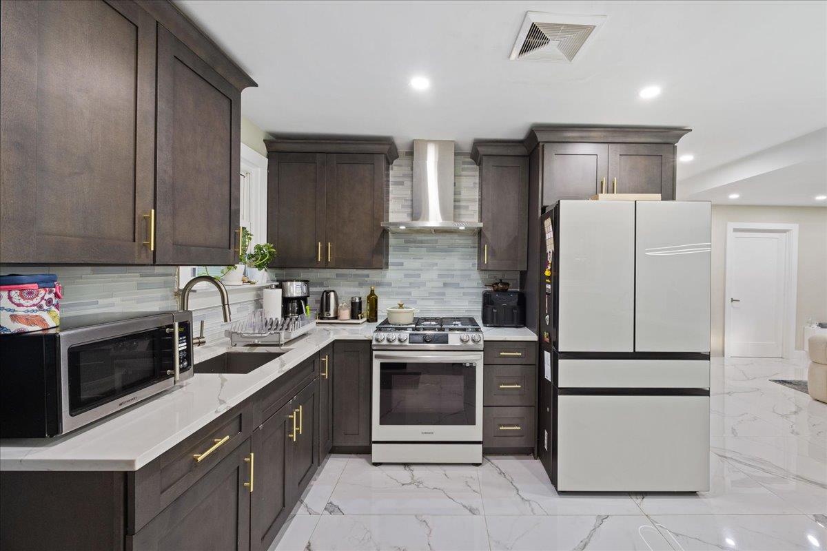 #10 photo, 254 Hyatt Avenue, Yonkers , NY 10704