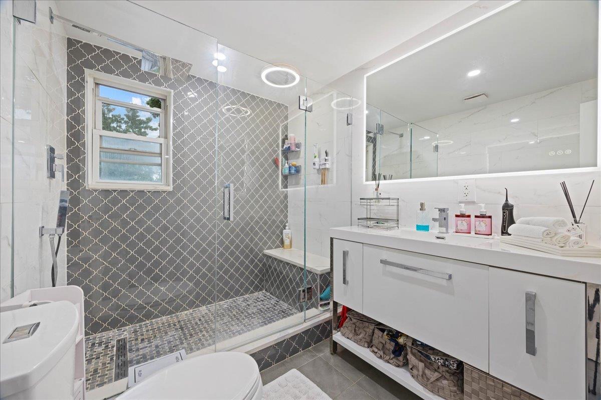 #11 photo, 254 Hyatt Avenue, Yonkers , NY 10704