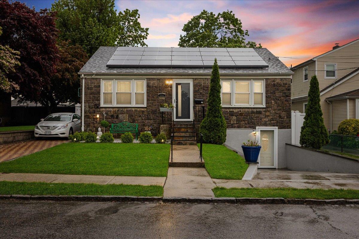 #2 photo, 254 Hyatt Avenue, Yonkers , NY 10704