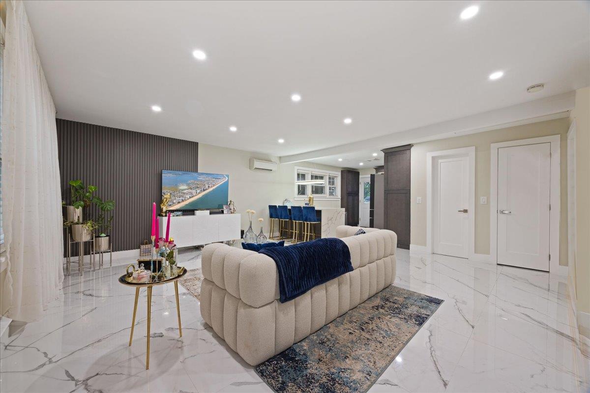 #3 photo, 254 Hyatt Avenue, Yonkers , NY 10704