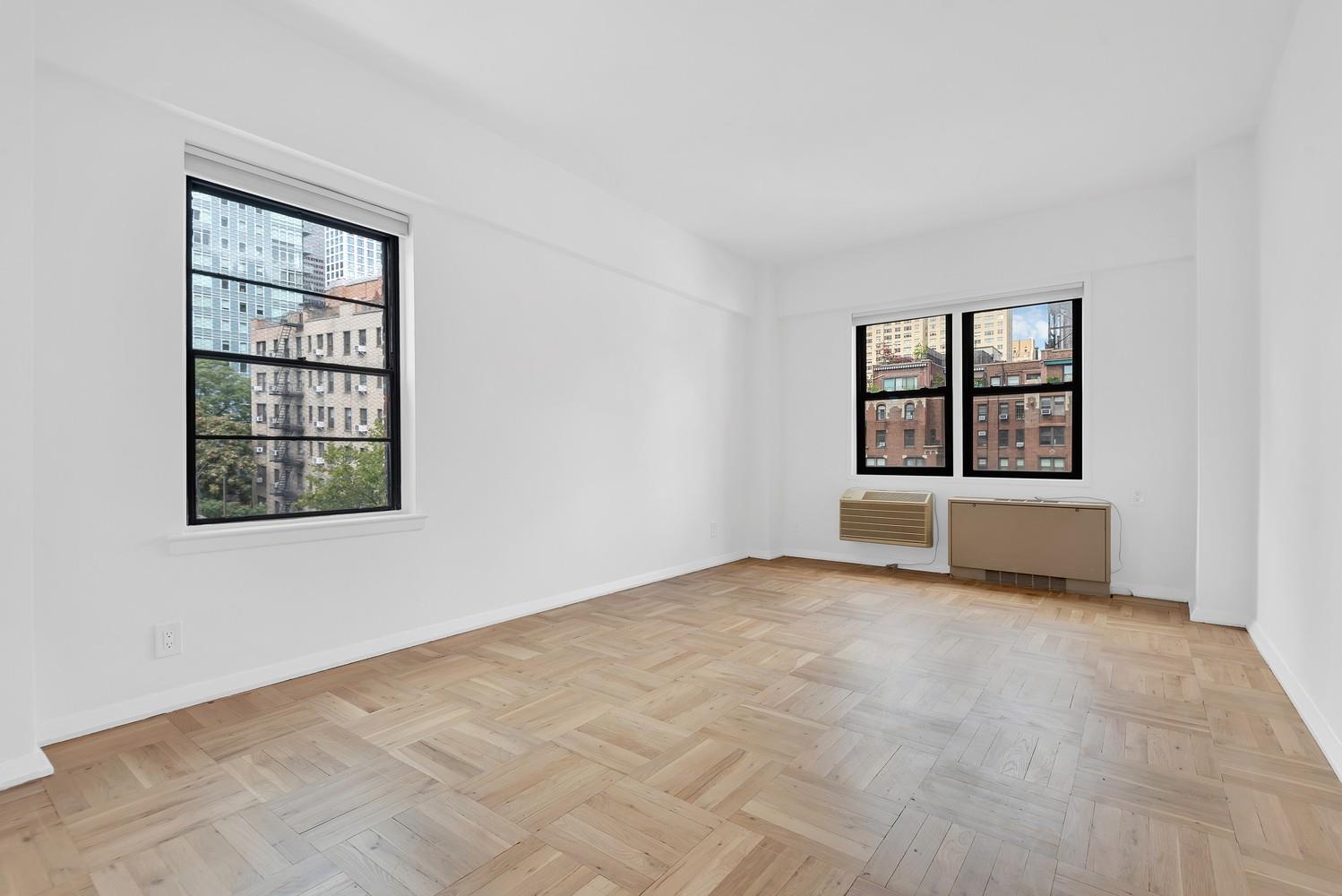 #9 photo, 345 E 52ND Street, マンハッタン Turtle Bay , NY 10022