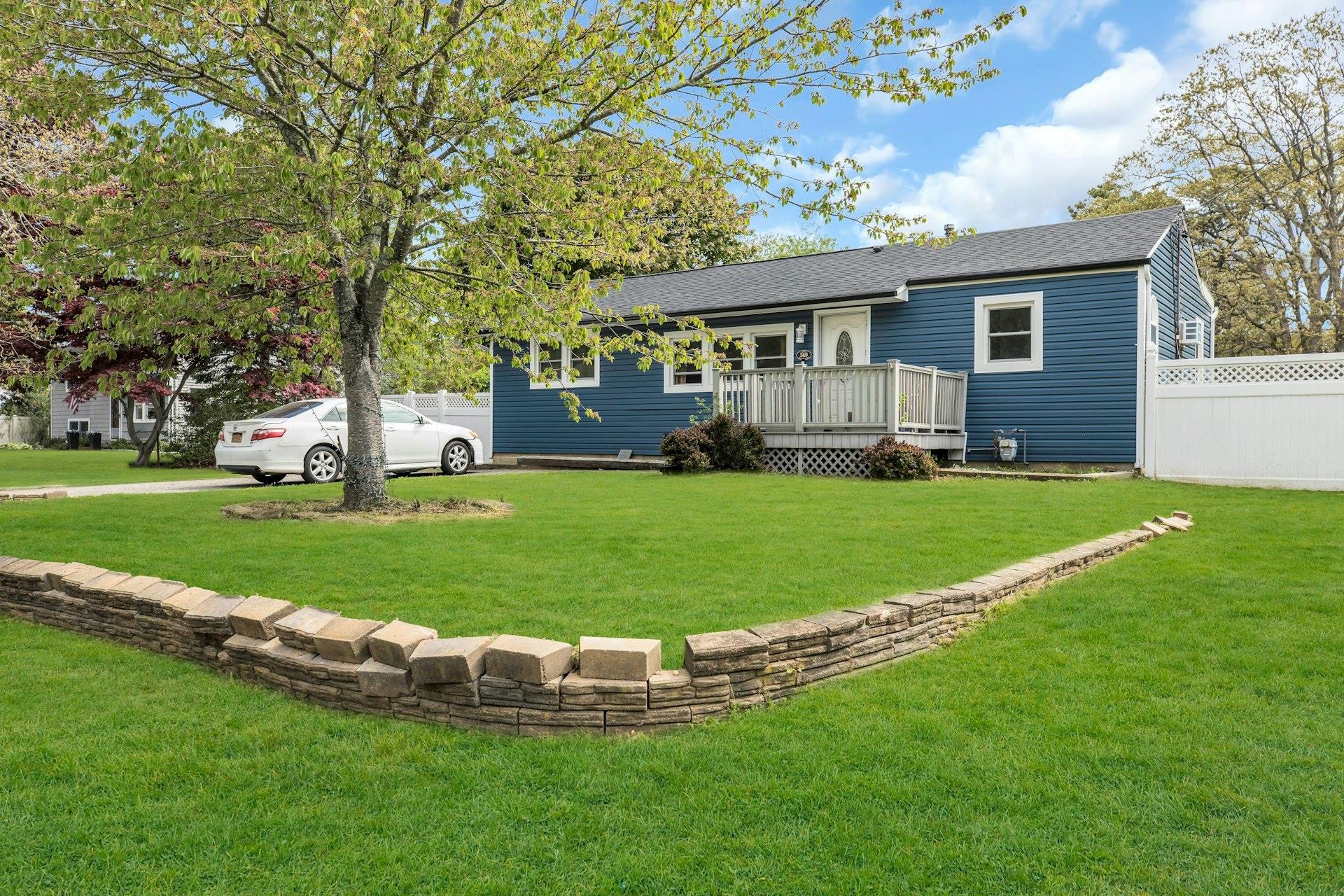 #1 photo, 569 Oak Avenue, سوفولك Bohemia , NY 11716