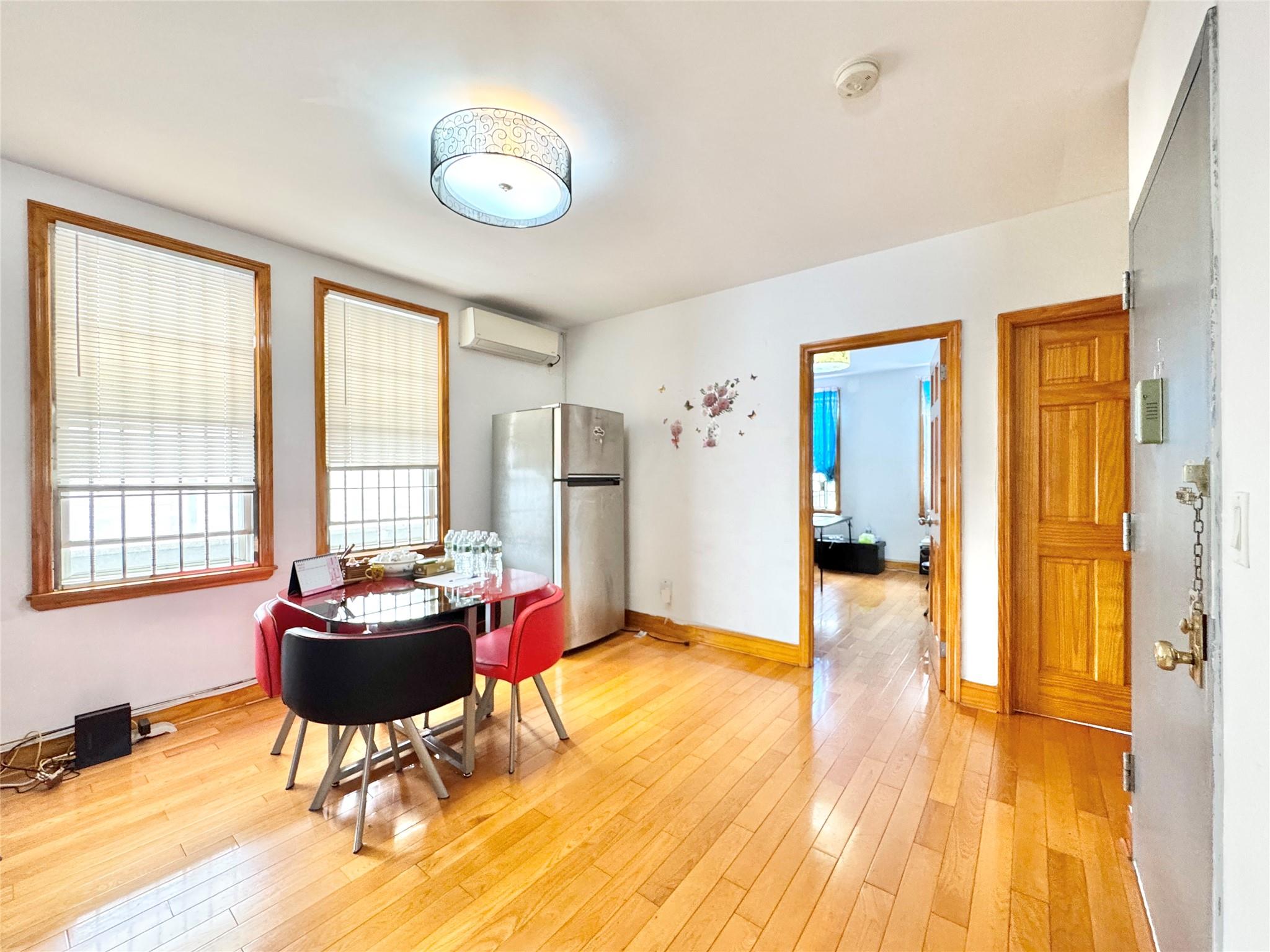 #6 photo, 48-09 69 St, クイーンズ区 Woodside , NY 11377